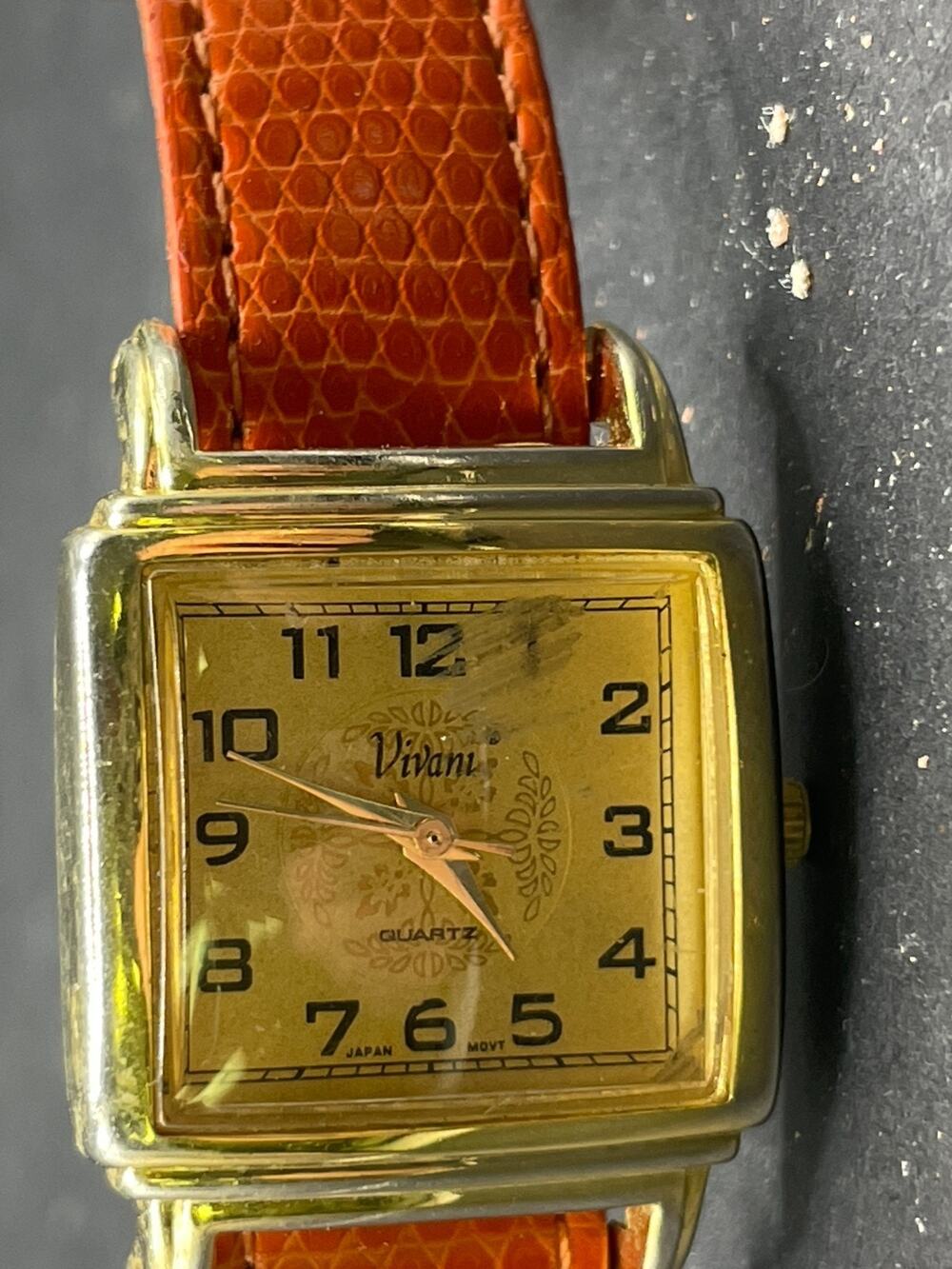 Vintage Vivani Quartz Tank Style Gold Tone Case Brown Leather Strap Watch 26.3mm